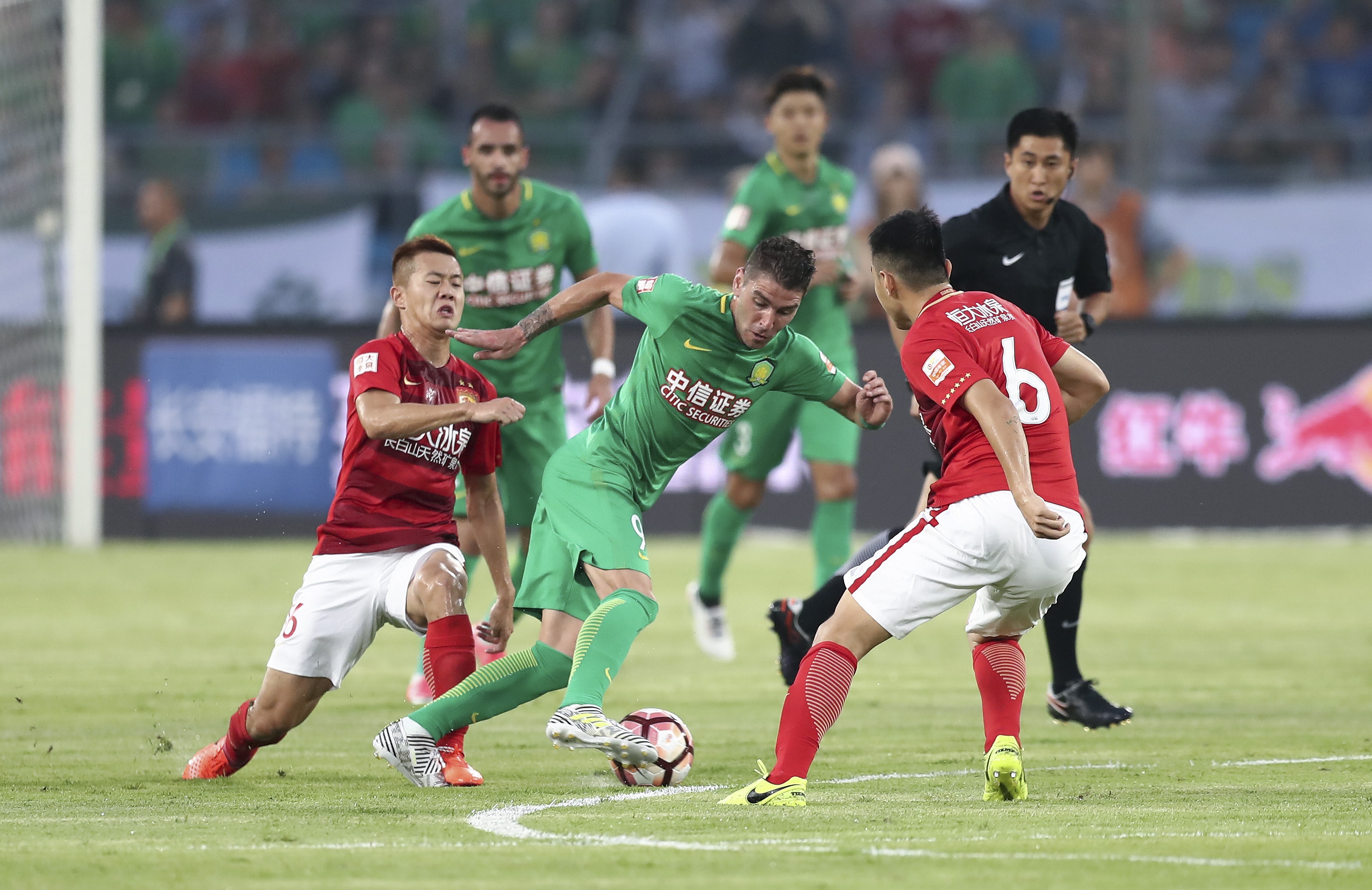 Yagao ：现在才2000杀有点慢了 希望队友多让点头给我